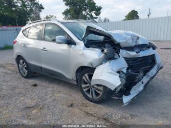  Salvage Hyundai TUCSON