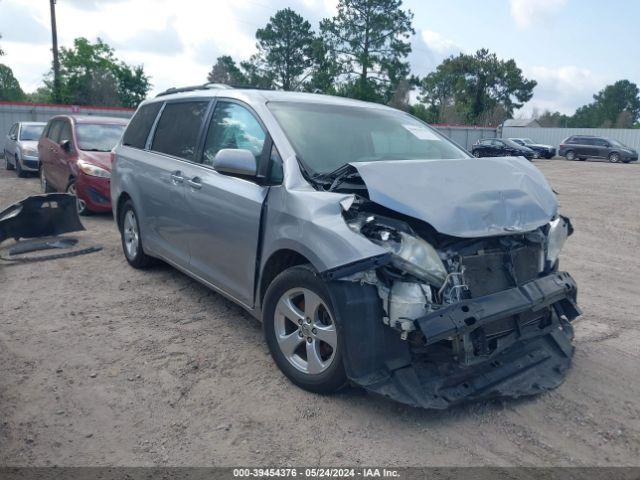  Salvage Toyota Sienna