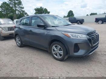  Salvage Nissan Kicks