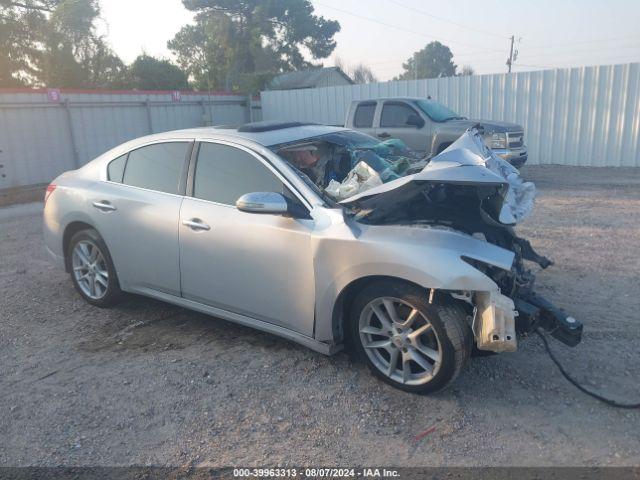  Salvage Nissan Maxima