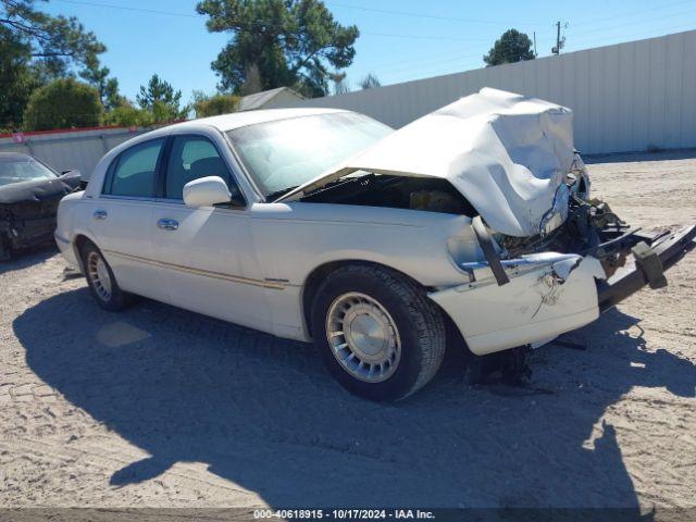  Salvage Lincoln Towncar