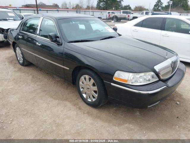  Salvage Lincoln Towncar