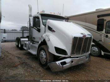  Salvage Peterbilt 579