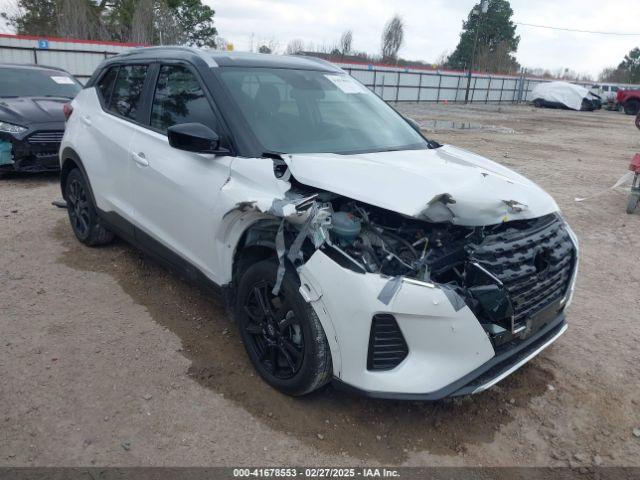  Salvage Nissan Kicks