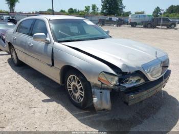  Salvage Lincoln Towncar