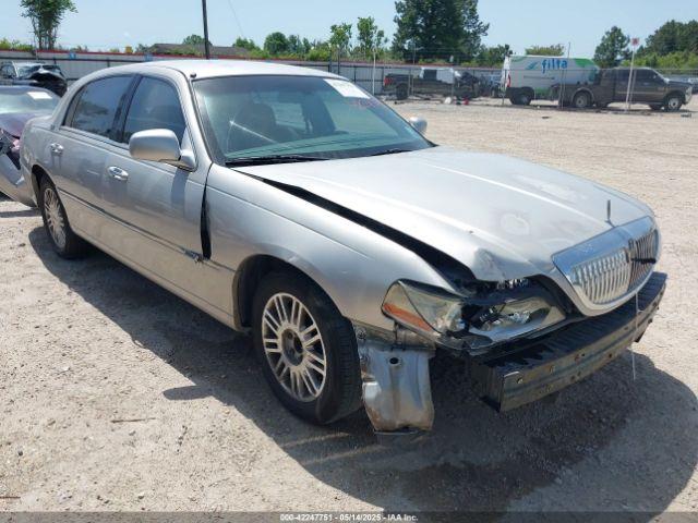  Salvage Lincoln Towncar