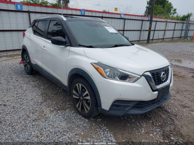  Salvage Nissan Kicks