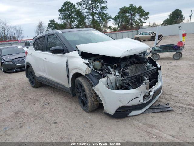  Salvage Nissan Kicks
