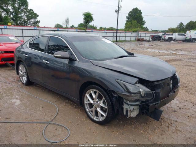  Salvage Nissan Maxima