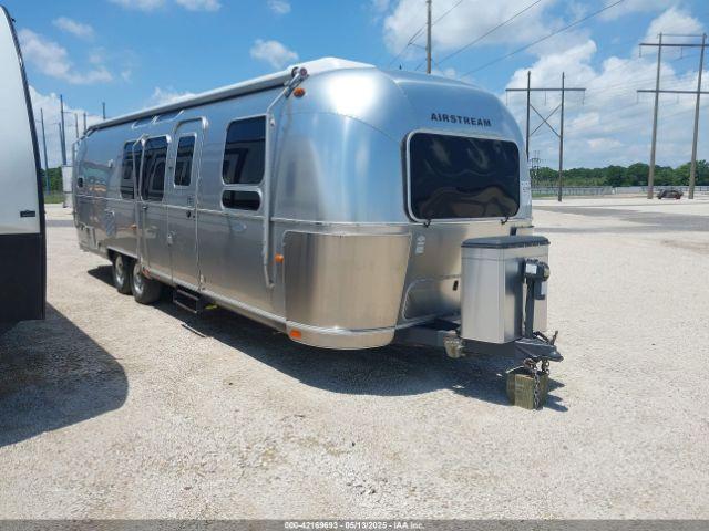  Salvage Airstream Flying Clo
