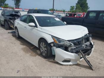  Salvage Nissan Altima