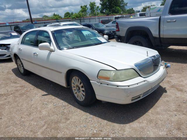  Salvage Lincoln Towncar