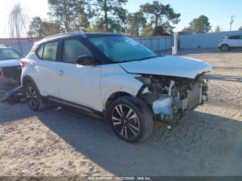  Salvage Nissan Kicks