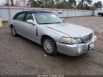  Salvage Lincoln Towncar