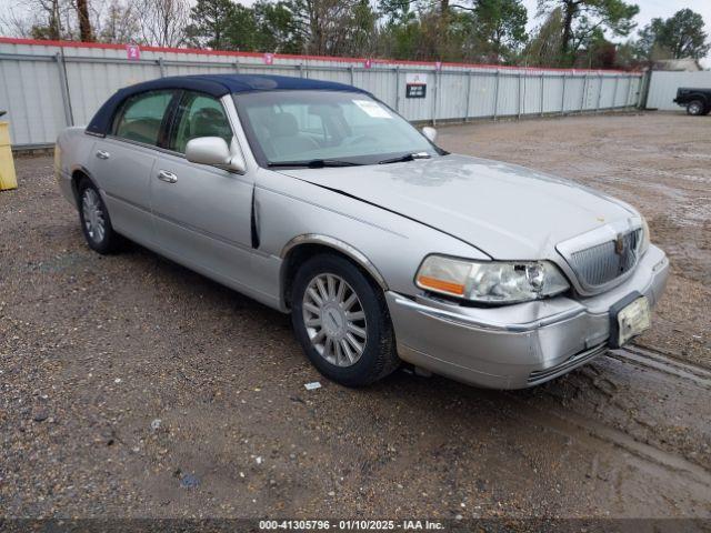  Salvage Lincoln Towncar