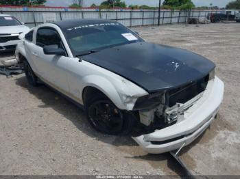  Salvage Ford Mustang