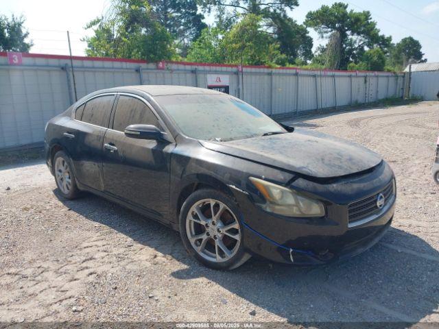  Salvage Nissan Maxima