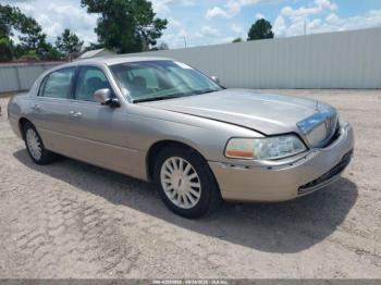  Salvage Lincoln Towncar