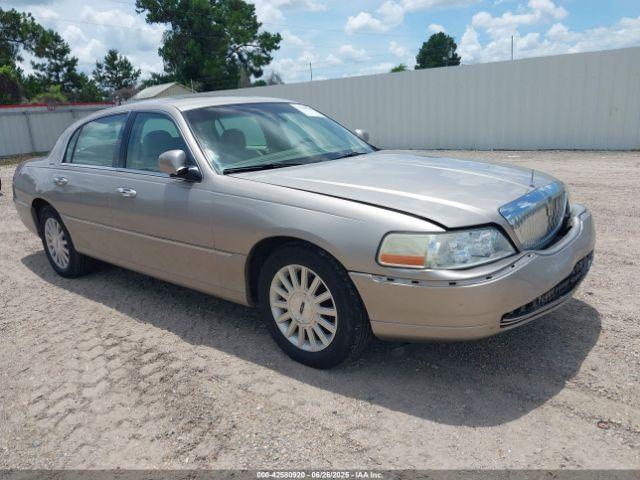  Salvage Lincoln Towncar