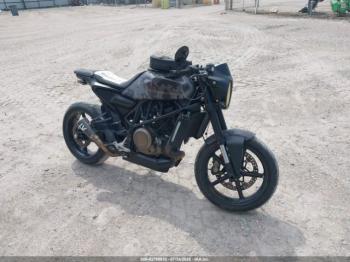  Salvage Husqvarna VITPILEN 701