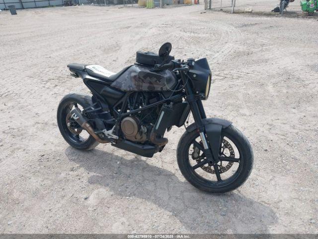  Salvage Husqvarna VITPILEN 701