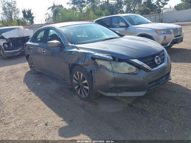  Salvage Nissan Altima