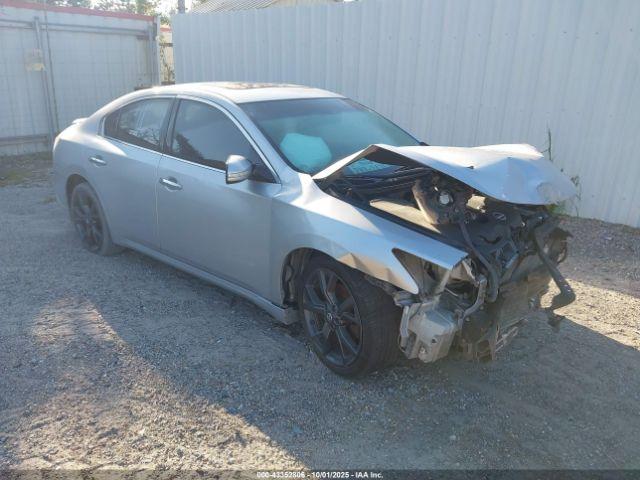  Salvage Nissan Maxima