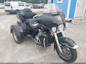  Salvage Harley-Davidson Flhtcutg