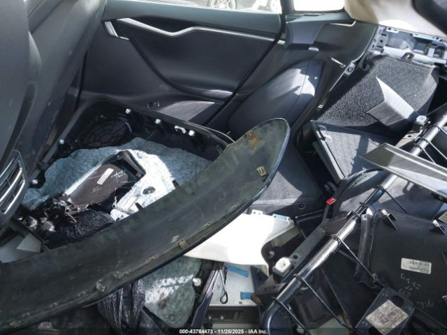 Tesla Model S Image 14