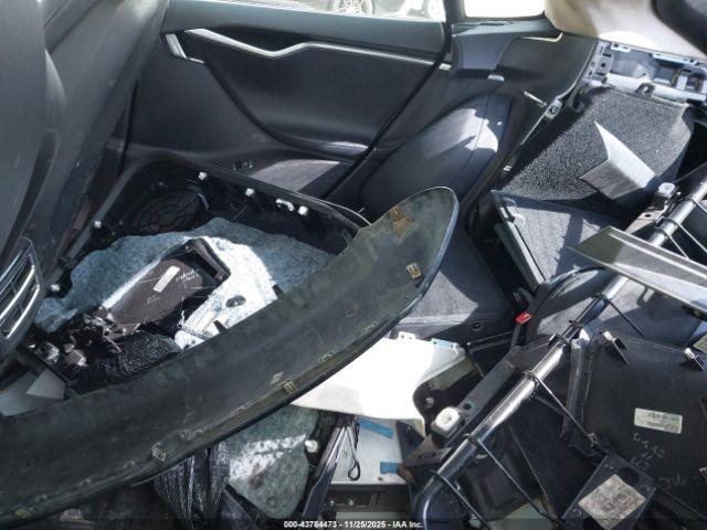 Tesla Model S Image 14