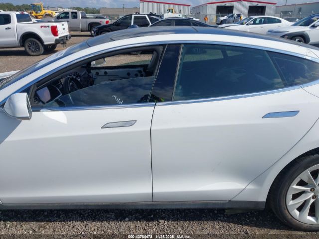 Tesla Model S Image 16