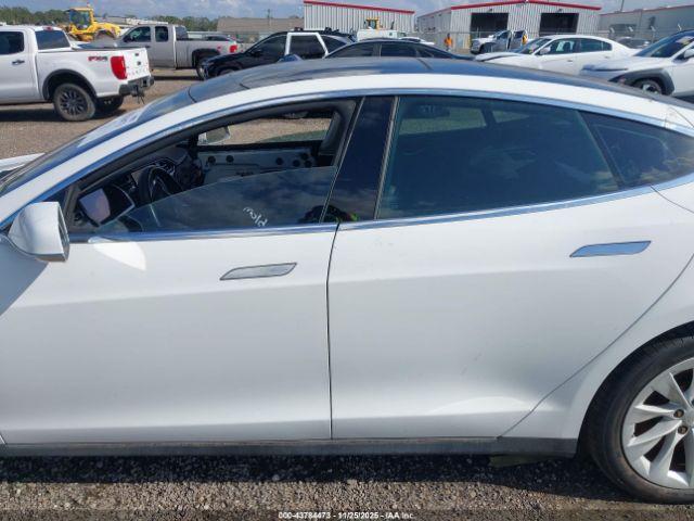 Tesla Model S Image 16