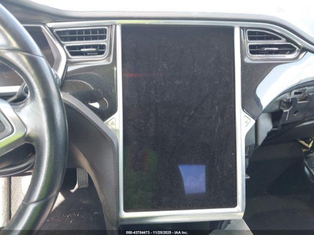 Tesla Model S Image 9