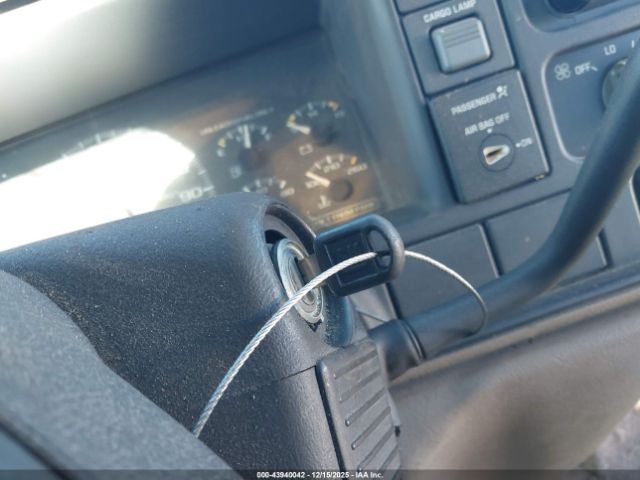 Chevrolet C1500 Fleetside Image 13