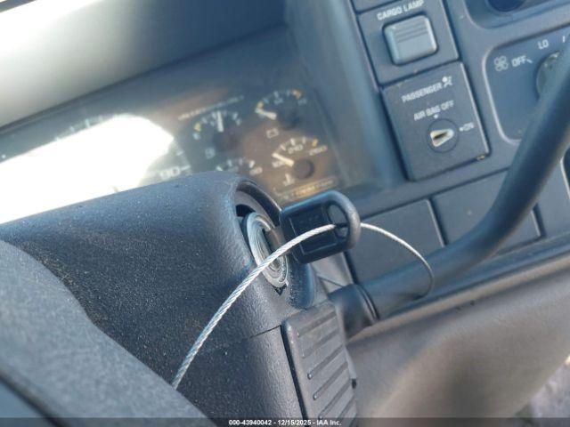 Chevrolet C1500 Fleetside Image 13