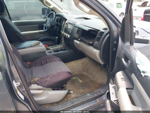 Toyota Sequoia Sr5 4.6l V8 Image 7