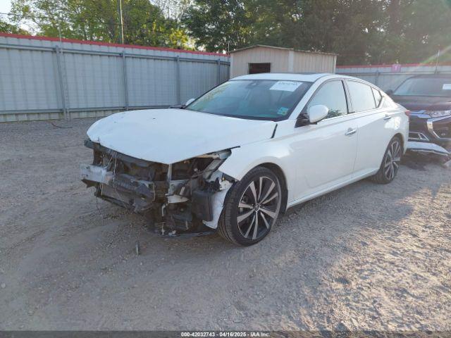 Nissan Altima Platinum Image 3