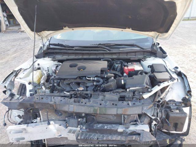 Nissan Altima Platinum Image 2