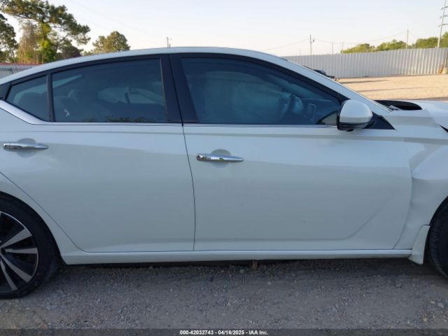 Nissan Altima Platinum Image 14