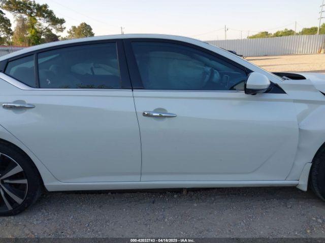 Nissan Altima Platinum Image 14