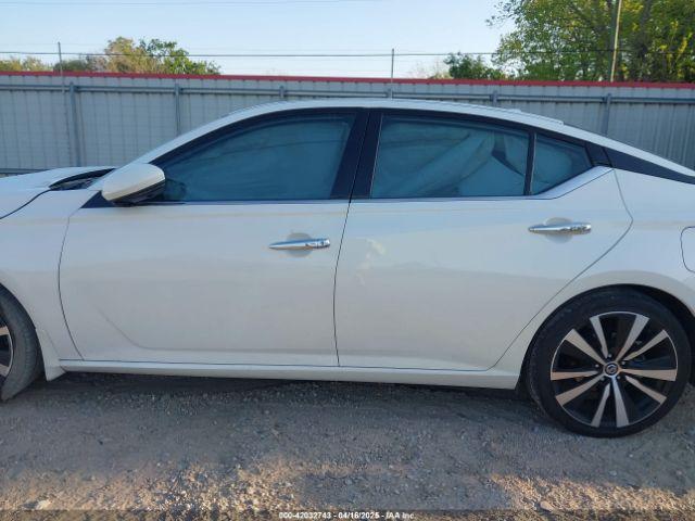 Nissan Altima Platinum Image 15