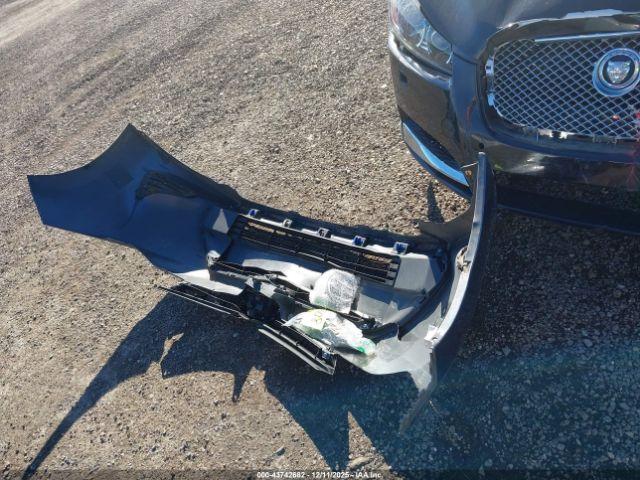 Toyota Corolla L Image 8