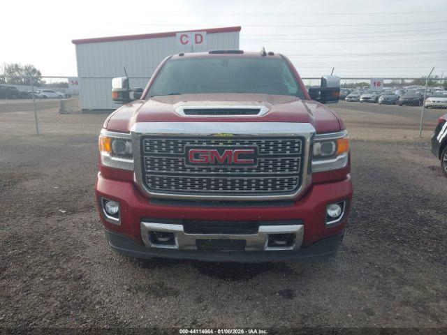 GMC Sierra 2500 Denali Image 8