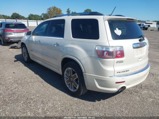 GMC Acadia Denali Image 17