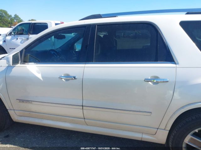 GMC Acadia Denali Image 12