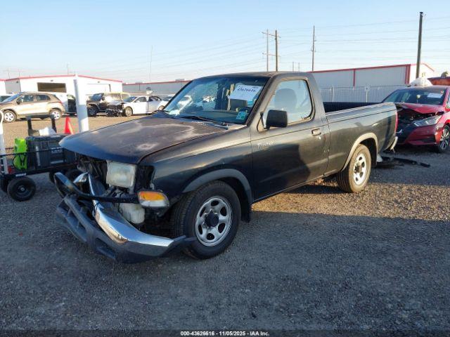 Nissan Frontier Xe Image 3