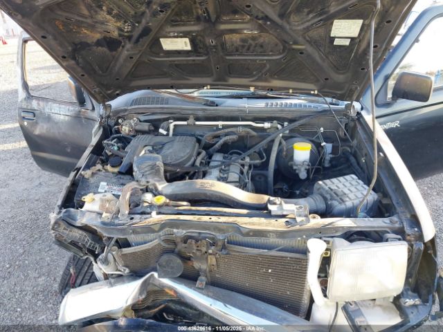 Nissan Frontier Xe Image 10